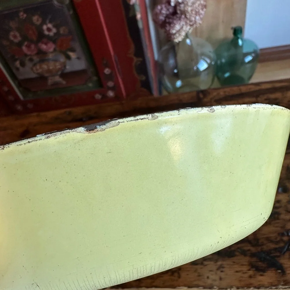 Vintage 50s/60s LeCreuset wooden handle enamel cast iron pan, yellow 28
